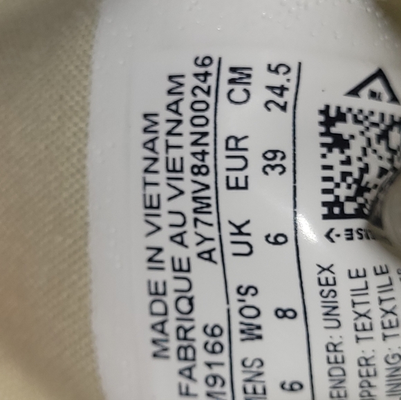 Brand new Converse - Picture 5 of 6